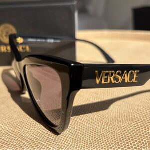 VERSACE Sunglasses Black For Women 90S VINTAGE LOGO /Polarized